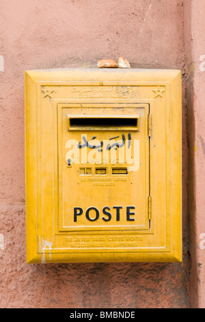 Post box jaune , Marrakech , Maroc , Afrique du Nord Banque D'Images