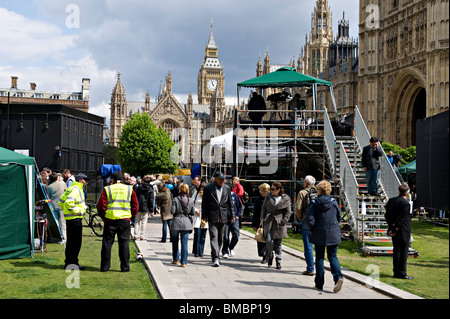 Studio en plein air sur College Green, Westminster, London, UK Banque D'Images