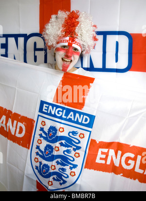 Heureux l'Angleterre de la Coupe du Monde de football 2010 : Parution du modèle partisan Banque D'Images