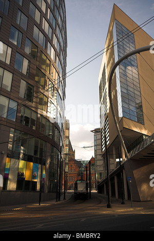 Passerelle, sur la route de Londres à la gare de Piccadilly, Piccadilly Place, Manchester, UK Banque D'Images