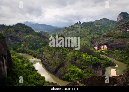 L'un des méandres de la neuf bend river dans la région de Dunhuang, Jiangxi, Chine Banque D'Images