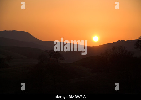 Le coucher du soleil, près de Snake Pass, Derbyshire, Angleterre, RU Banque D'Images