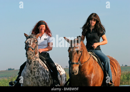 Ritt durchs Wasser / équitation à travers l'eau Banque D'Images