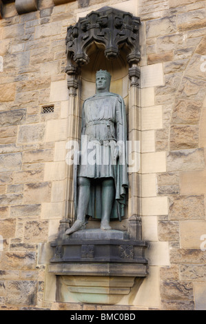 La statue de Robert Bruce à l'extérieur du Château d'Édimbourg, Écosse Banque D'Images