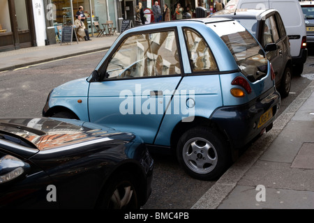 La voiture électrique à l'aide d'un nouveau parking, solution de Marylebone High Street, Londres, Angleterre, Royaume-Uni, Europe Banque D'Images