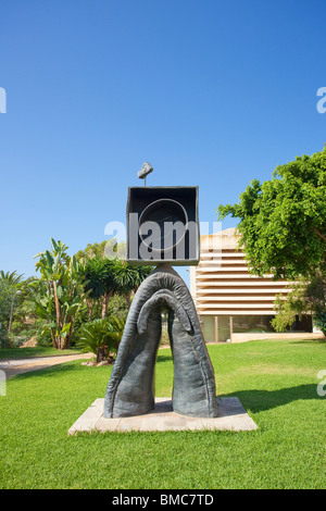 Personnage Gothique Oiseau eclair 1976 sculpture en jardin à Fundació Pilar i Joan Miro Foundation Mallorca Majorque Cala Major Banque D'Images