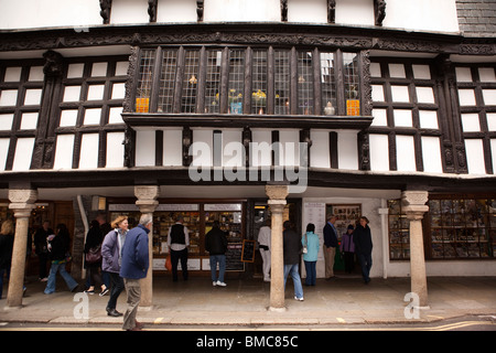 Royaume-uni, Angleterre, Devon, Dartmouth, Centre Ville, immeuble historique butterwalk en arcade Banque D'Images