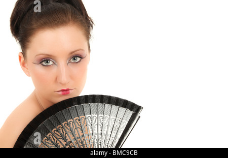 Portrait of teenage girl holding ventilateur japonais, studio shot Banque D'Images