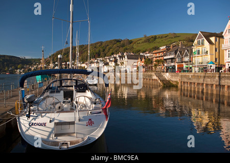 Royaume-uni, Angleterre, Devon, Dartmouth, l'Embankment, loisirs bateaux amarrés à la jetée principale Banque D'Images