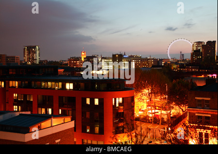 Image Twilight donnant sur Lambeth et London Eye Banque D'Images