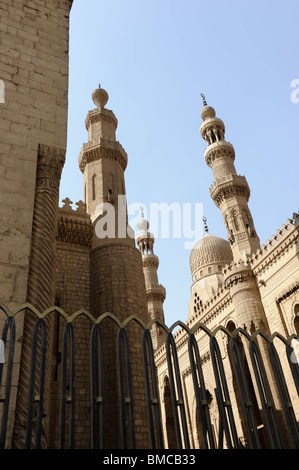 Les minarets de la mosquée Al Rifai et Sultan Hassan Mosque, Cairo, Égypte Banque D'Images
