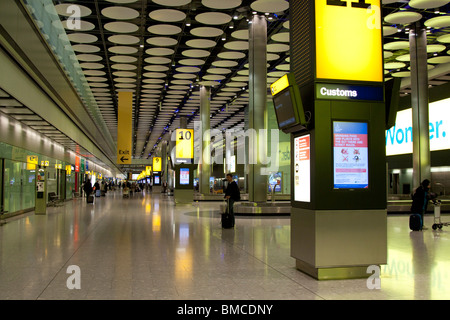 Salle des bagages - Terminal 5 - l'aéroport d'Heathrow - Londres Banque D'Images