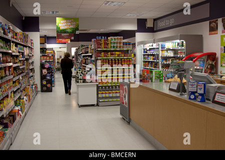 La marine britannique, l'armée et la Force aérienne (instituts) NAAFI - Supermarché - Base de Wildenrath (Allemagne maintenant fermé) Banque D'Images