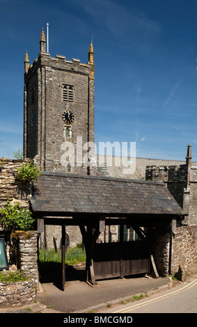 Royaume-uni, Angleterre, Devon, Dartmouth, Dittisham, St George's Parish Church et double inhabituelle lych gate Banque D'Images