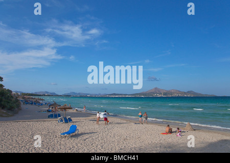 La plage de Playa de Muro, à la fin de l'été soleil la baie d'Alcudia Majorque Majorque Espagne Europe EU Banque D'Images