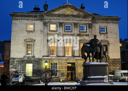 Dundas House, ancien quartier général de la Royal Bank of Scotland, Édimbourg, Écosse, Royaume-Uni, au crépuscule, en hiver Banque D'Images