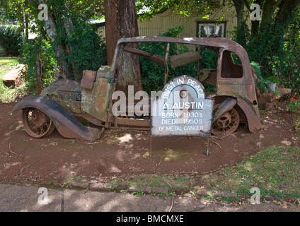 La pièce de ferraille reste des années 1930, véhicule à moteur utilisé par les premiers colons de l'exploitation minière dans la région de Pilgrim's Rest, Afrique du Sud. Banque D'Images