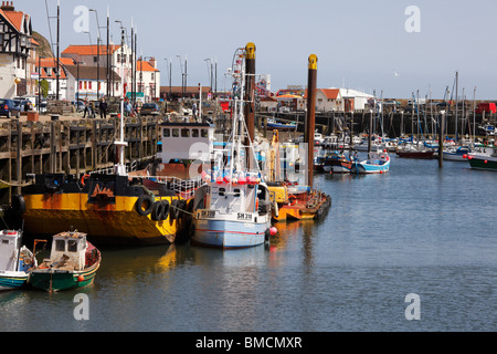 Bateaux à Scarborough Harbour, Yorkshire, Angleterre Banque D'Images