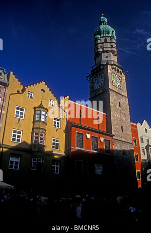 Tour de la ville, sur la droite, stadtturm, ville d'Innsbruck, Innsbruck, Tyrol, Autriche Etat Banque D'Images