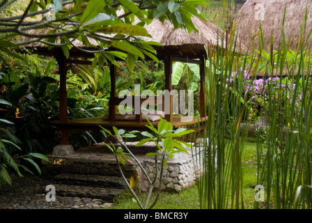 L'entrée du jardin de l'hôtel Tegal Sari dans le village d'Ubud sur l'île de Bali. Une belle et tranquille. Banque D'Images