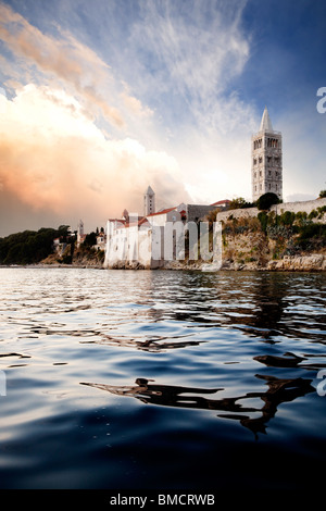 Une vieille ville médiévale sur l'île de Rab, Croatie Banque D'Images