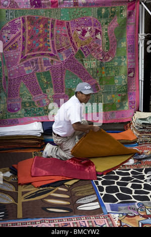 Tapis et tapisserie en vente à l'International Food Fair de New York. Banque D'Images