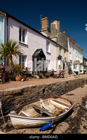 Royaume-uni, Angleterre, Devon, Dittisham, maisons peintes de couleurs vives riverside sur le quai Banque D'Images