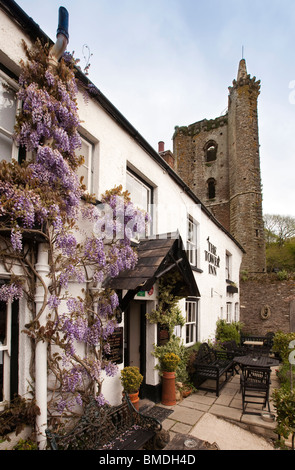 Royaume-uni, Angleterre, Devon, lieu non identifié, l'ancien collège chantry, tour de l'avant de la tour Inn pub Banque D'Images