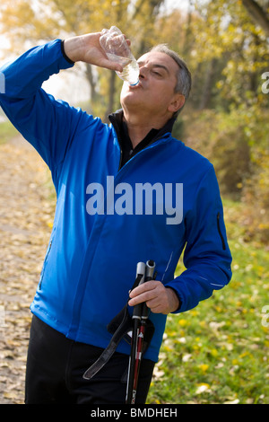 L'eau potable l'homme Banque D'Images