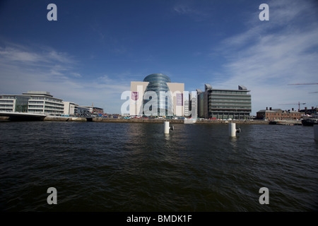 Placé dans Spencer Dock sur les rives de la rivière Liffey, The Convention Centre Dublin est le nouveau centre de conférence de l'Irlande Banque D'Images
