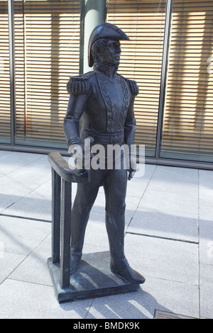 L'amiral William Brown, fondateur de la Marine Argentine, sa statue honorifique dans la région des Dockland de Dublin, qui est le quartier technique et financier. Banque D'Images