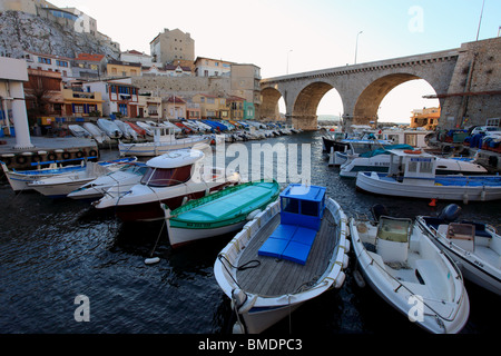 Le port de pêche pittoresque de 'Le Vallon des Auffes' au coeur de Marseille Banque D'Images