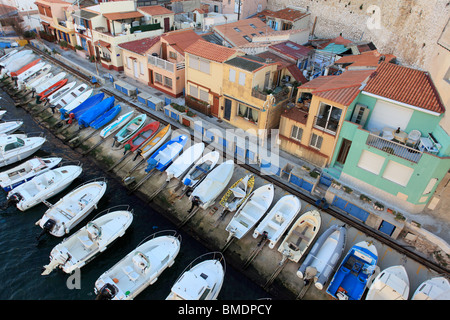 Le port de pêche pittoresque de 'Le Vallon des Auffes' au coeur de Marseille Banque D'Images