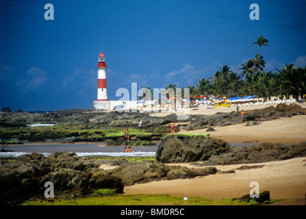 La plage du Farol de Itapoa à Salvador de Bahia Banque D'Images