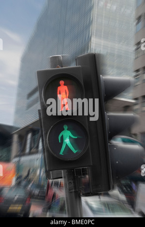 Feux de circulation avec feux de stop and go montrant la confusion Banque D'Images