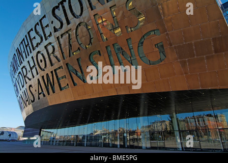 Wales Millennium Centre Cardiff Bay est un tout nouveau centre de divertissement au Pays de Galles UK GO Europe Banque D'Images