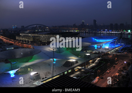 Expo de l'axe dans la zone B de nuit, 2010 Parc de l'Expo Shanghai, Pudong, Shanghai, Chine Banque D'Images