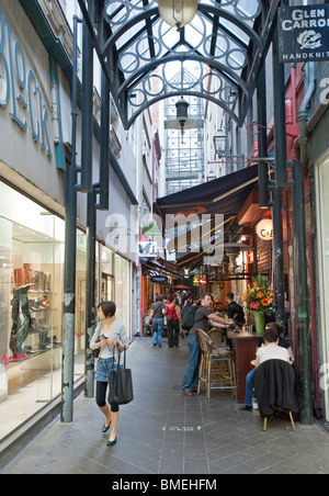 Café à l'heure du déjeuner dans le quartier central des affaires Banque D'Images