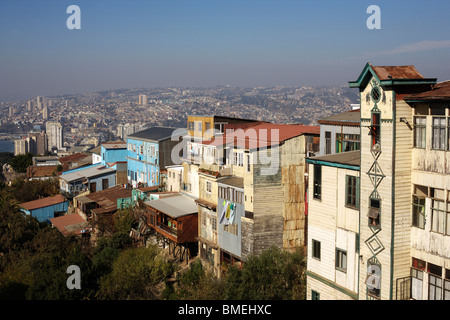 Bâtiments colorés à Valparaiso au Chili, en Amérique du Sud Banque D'Images