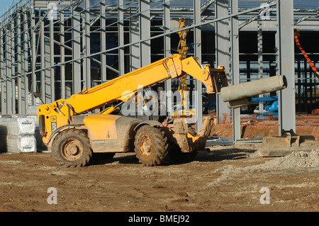 Chargeur sur roues JCB travaillant sur un site de construction en Angleterre. Banque D'Images