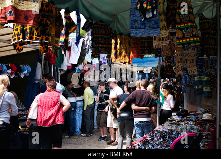 Marché aux puces, PORTE DE Saint-ouen, PARIS, FRANCE Banque D'Images