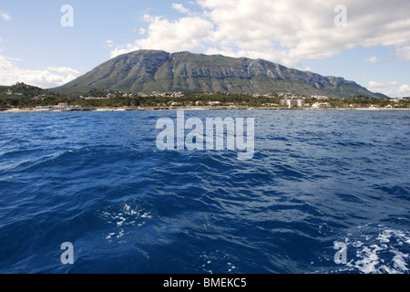 Mongo montagne Montgo à partir de la mer méditerranée à Denia Alicante Espagne Banque D'Images