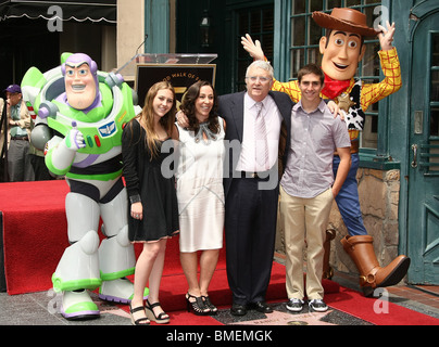 BUZZ LIGHTYEAR RANDY NEWMAN RANDY NEWMAN FAMILLE WOODY HONORÉ AVEC UNE ÉTOILE SUR LE Hollywood Walk of Fame HOLLYWOOD Los Angele Banque D'Images