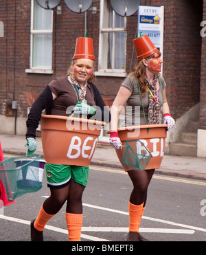 Bill et Ben, dans le Carnaval international Luton Banque D'Images