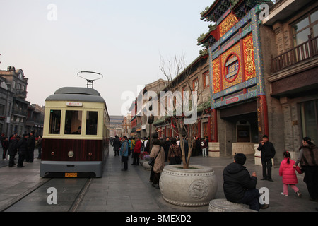 Location de chariot roulant Passez le restaurant Quanjude original building, rue Qianmen, Beijing, Chine Banque D'Images