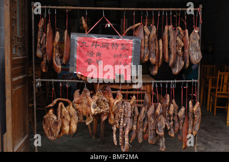 Magasin de vente local conservé jambon, ancienne ville Luodai, Chengdu, province du Sichuan, Chine Banque D'Images