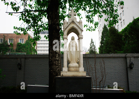 Close-up of a statue, l'église Saint-Michel, Dongjiaominxiang, Beijing, Chine Banque D'Images