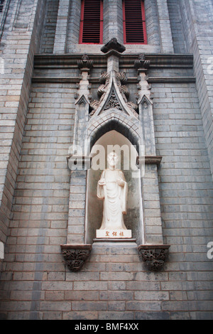 Close-up of a statue, l'église Saint-Michel, Dongjiaominxiang, Beijing, Chine Banque D'Images