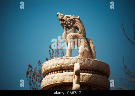 Statue de marbre sur le Qilin pilier ornemental, tombeau Changling, dynastie Ming Tombs, Beijing, Chine Banque D'Images