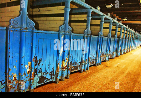 Changer de ligne à des cabines de bains de Victoria à Hathersage Road, Manchester, Royaume-Uni. Banque D'Images